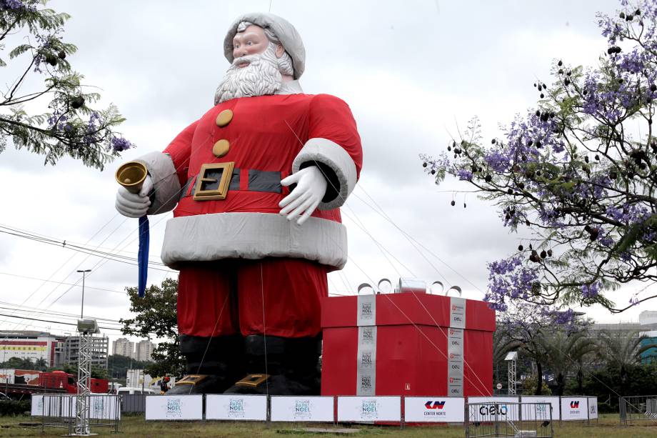 O Papai Noel do Center Norte tem 20 metros de altura 	O Papai Noel do Center Norte tem 20 metros de altura