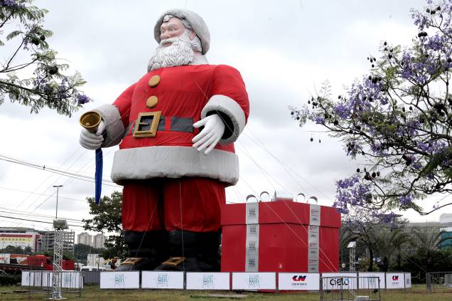 O Papai Noel do Center Norte tem 20 metros de altura O Papai Noel do Center Norte tem 20 metros de altura