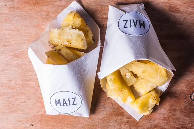 Uma das opções de petisco é a mandioca cozida na manteiga com alho frito Uma das opções de petisco é a mandioca cozida na manteiga com alho frito