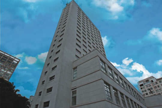 Depois da reforma: 22 andares de fachada foram restaurados, e a praça ao seu redor ganhará 25 000 mudas de planta Depois da reforma: 22 andares de fachada foram restaurados, e a praça ao seu redor ganhará 25 000 mudas de planta