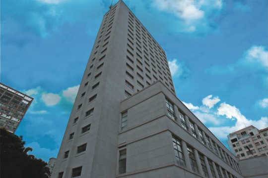 Depois da reforma: 22 andares de fachada foram restaurados, e a praça ao seu redor ganhará 25 000 mudas de planta Depois da reforma: 22 andares de fachada foram restaurados, e a praça ao seu redor ganhará 25 000 mudas de planta