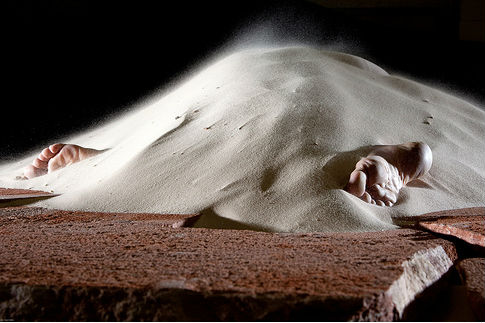 O espetáculo Vestigios, da coreógrafa e bailarina Marta Soares O espetáculo Vestigios, da coreógrafa e bailarina Marta Soares