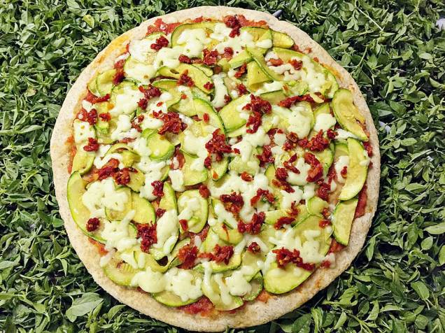 Pizza com massa integral Pizza com massa integral