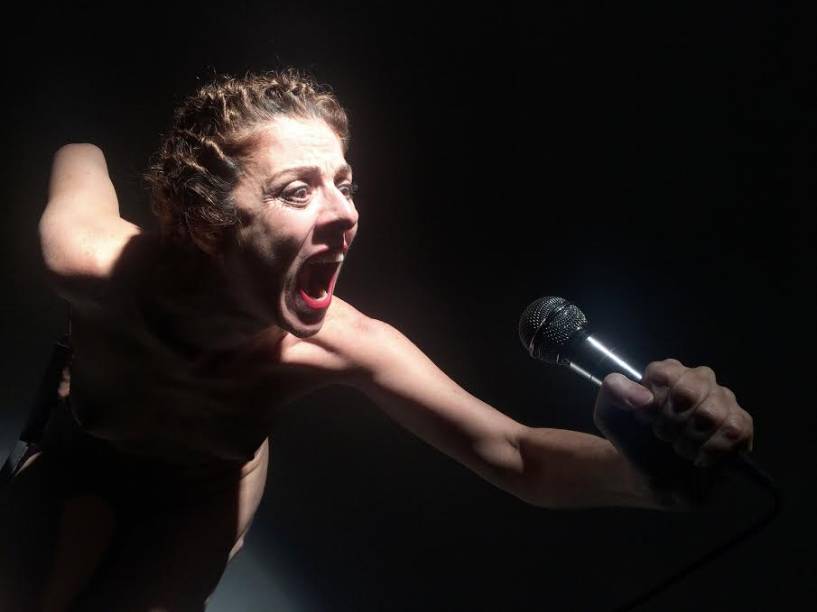 Christiane Tricerri: monólogo sobre uma atriz indignada Christiane Tricerri: monólogo sobre uma atriz indignada