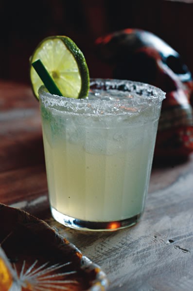Drinques mexicanos: a margarita servida em copo baixo Drinques mexicanos: a margarita servida em copo baixo