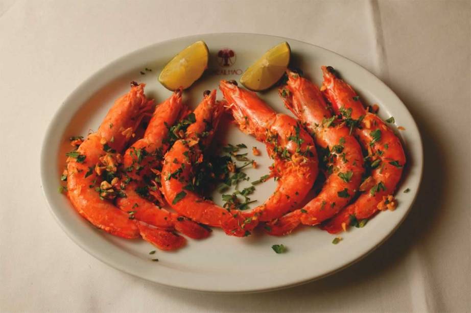 Camarão à paulista do Mexilhão: frito no azeite com alho e salpicado de salsinha Camarão à paulista do Mexilhão: frito no azeite com alho e salpicado de salsinha