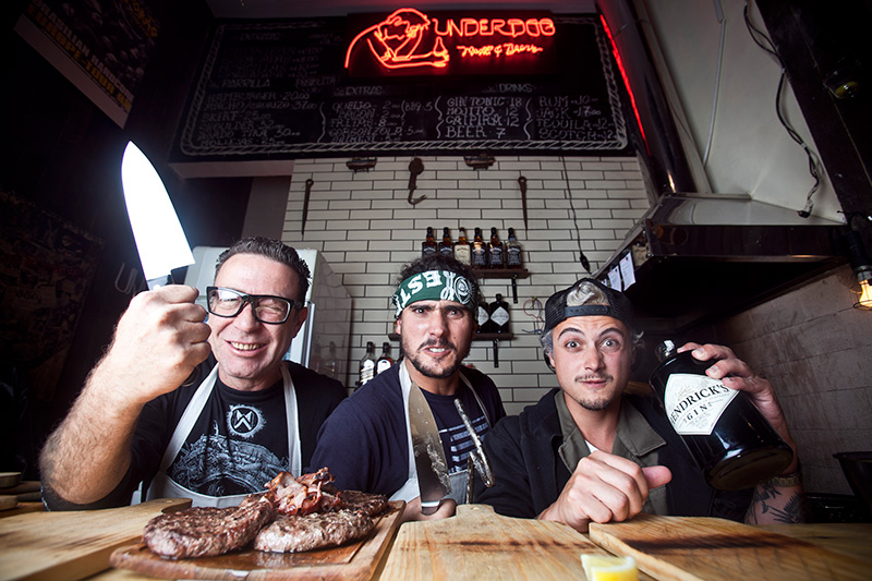 Os sócios Jão e Santiago Roi mais o funcionário e amigo Vitor Pickersgill Os sócios Jão e Santiago Roi mais o funcionário e amigo Vitor Pickersgill