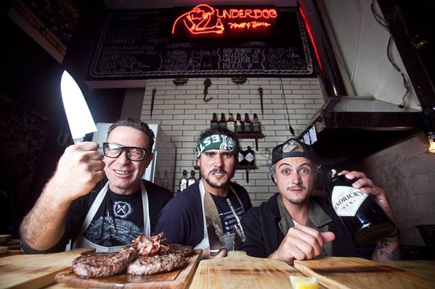 Os sócios Jão e Santiago Roi mais o funcionário e amigo Vitor Pickersgill Os sócios Jão e Santiago Roi mais o funcionário e amigo Vitor Pickersgill