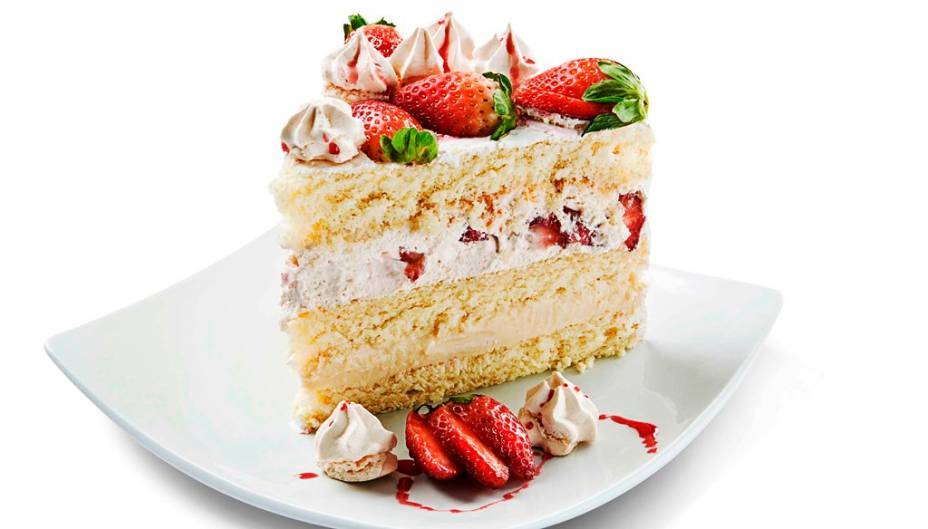 Bolo de musse branco com morango
