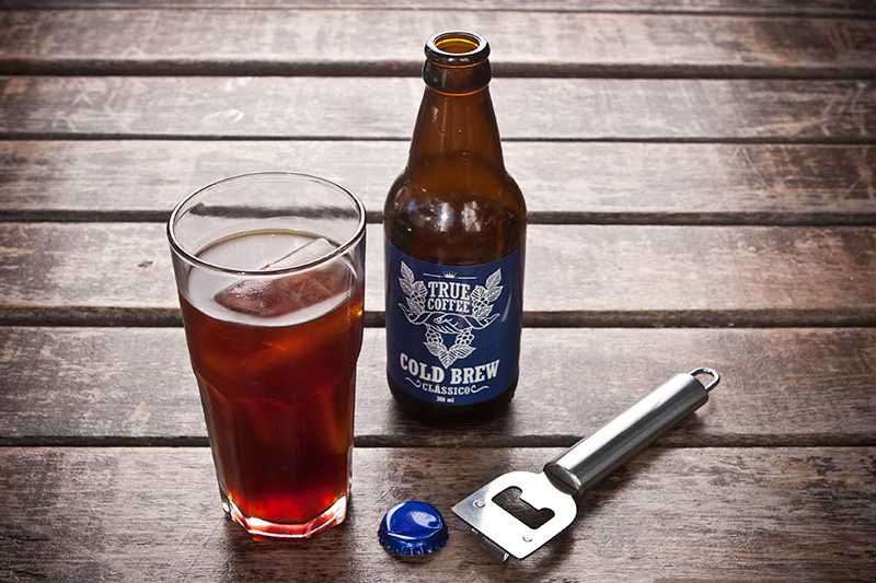 O café extraído a frio da marca True Coffee leva um toque de limão O café extraído a frio da marca True Coffee leva um toque de limão