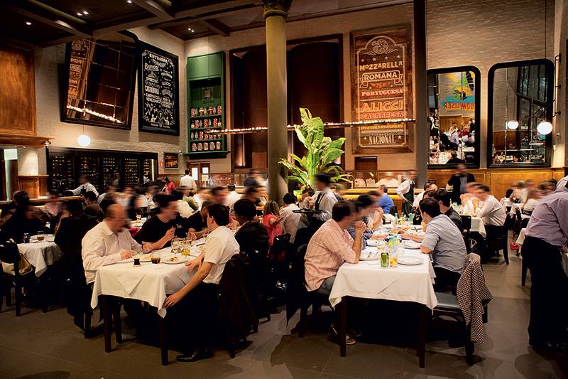 Pizzaria Nacional: o bonito salão Pizzaria Nacional: o bonito salão