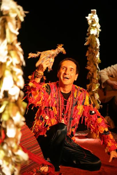 Meu Jardim traz bichos de pano, como galinhas, onças, pássaros e cavalos, que emitem sons Meu Jardim traz bichos de pano, como galinhas, onças, pássaros e cavalos, que emitem sons