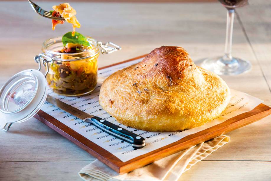 Focaccia com sott’olio de vegetais Focaccia com sott’olio de vegetais