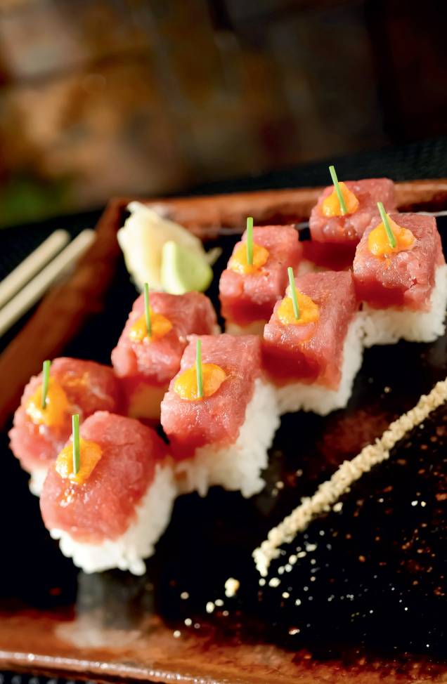 Battera de atum ao molho apimentado Battera de atum ao molho apimentado