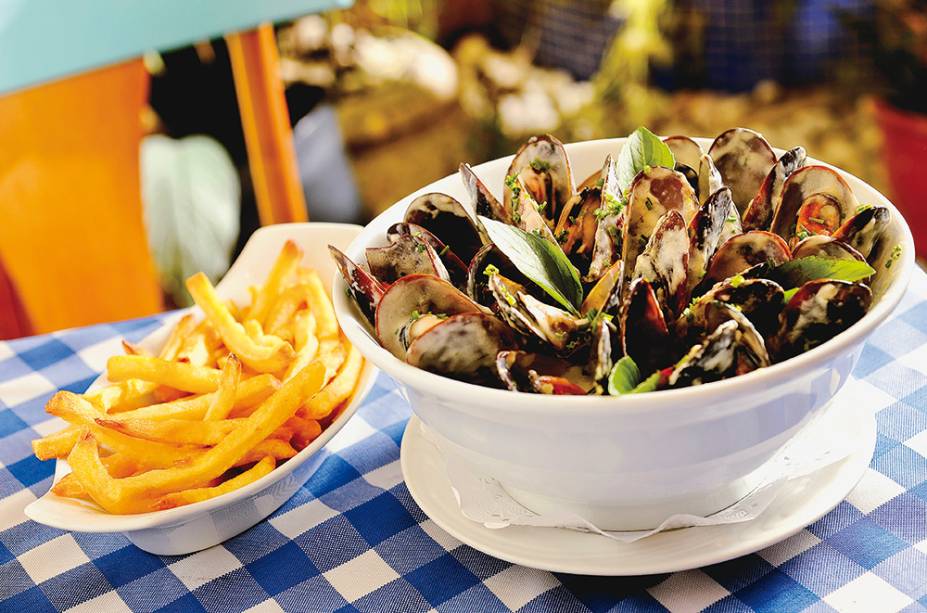 Nos quatro endereços da rede, o cardápio idêntico traz como melhor sugestão de entrada a porção de moluscos à provençal Nos quatro endereços da rede, o cardápio idêntico traz como melhor sugestão de entrada a porção de moluscos à provençal