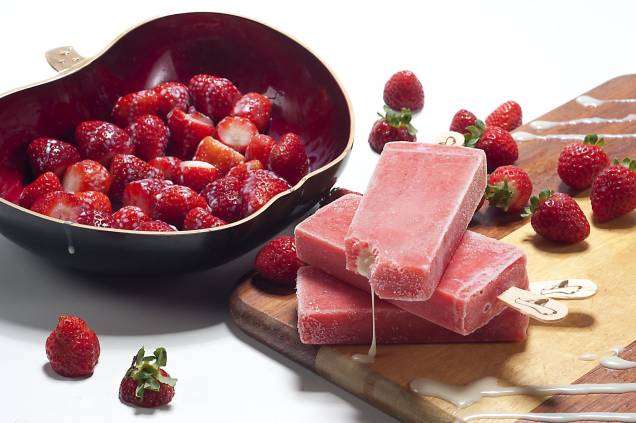 Muchachos Paleteria: paleta de morango recheada de leite condensado Muchachos Paleteria: paleta de morango recheada de leite condensado