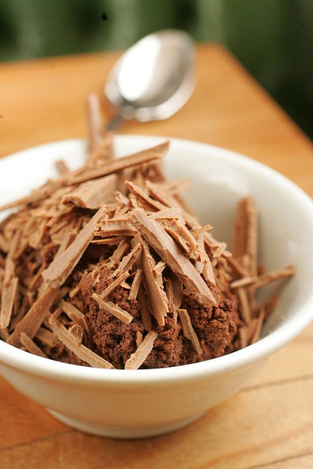 Musse de chocolate belga com raspas de gianduia Musse de chocolate belga com raspas de gianduia