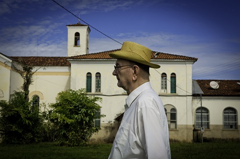 o-mestre-e-o-divino-05-mestre-foto-de-ernesto-de-carvalho.jpeg