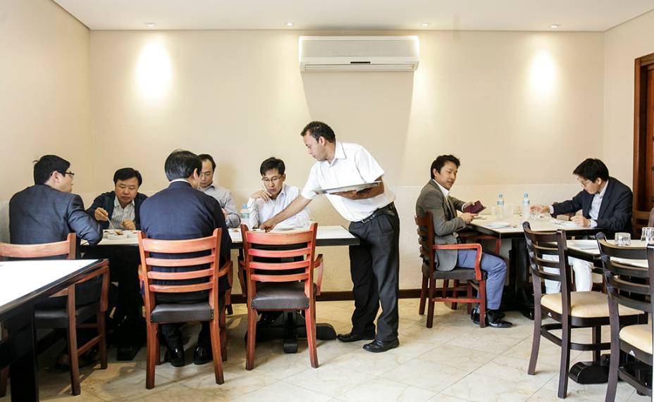 Muito simples, o salão tem público formado predominantemente por membros da colônia coreana Muito simples, o salão tem público formado predominantemente por membros da colônia coreana