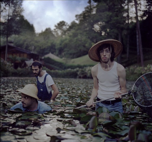 Os paulistanos da banda "O Terno" Os paulistanos da banda "O Terno"