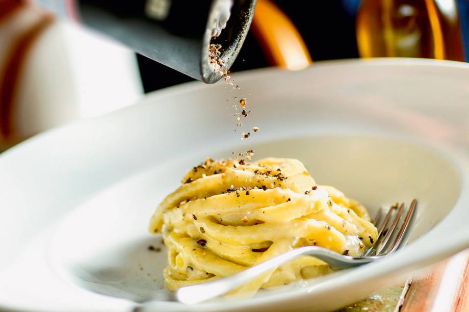 Massa fresca tonnarelli com queijo cacio e pepe Massa fresca tonnarelli com queijo cacio e pepe