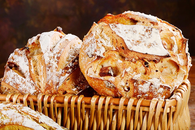 A versão com cubos de linguiça ao vinho: casca mais grossa A versão com cubos de linguiça ao vinho: casca mais grossa