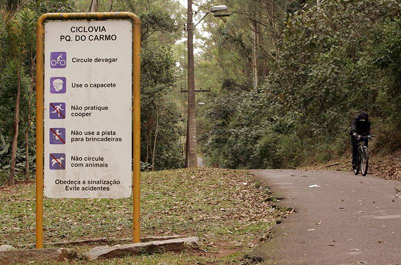 Quem gosta de praticar esportes pode aproveitar para pedalar na ciclovia