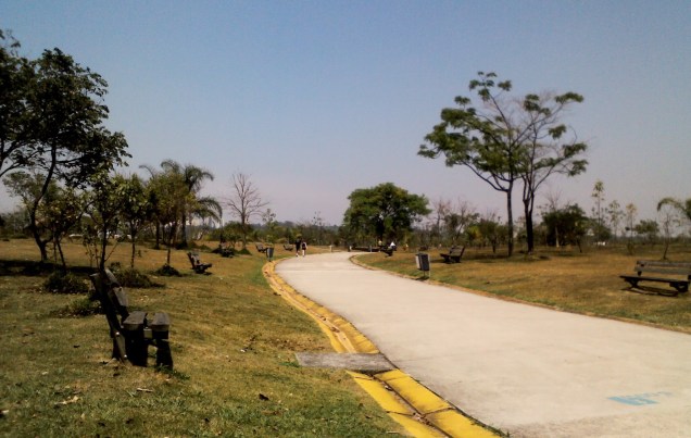 Pista para caminhada no Parque Villa-Lobos Pista para caminhada no Parque Villa-Lobos