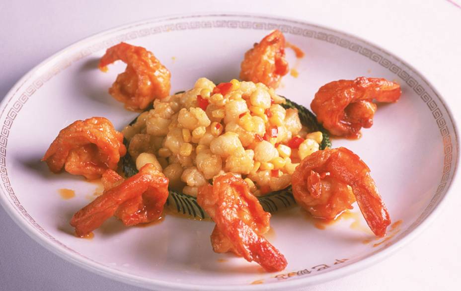 Peixe em cubos com camarão Peixe em cubos com camarão