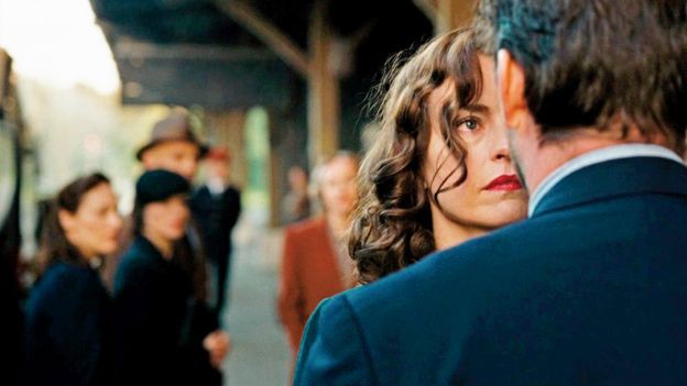 Phoenix: Nelly Lenz (Nina Hoss) ficou desfigurada enquanto esteve presa Phoenix: Nelly Lenz (Nina Hoss) ficou desfigurada enquanto esteve presa