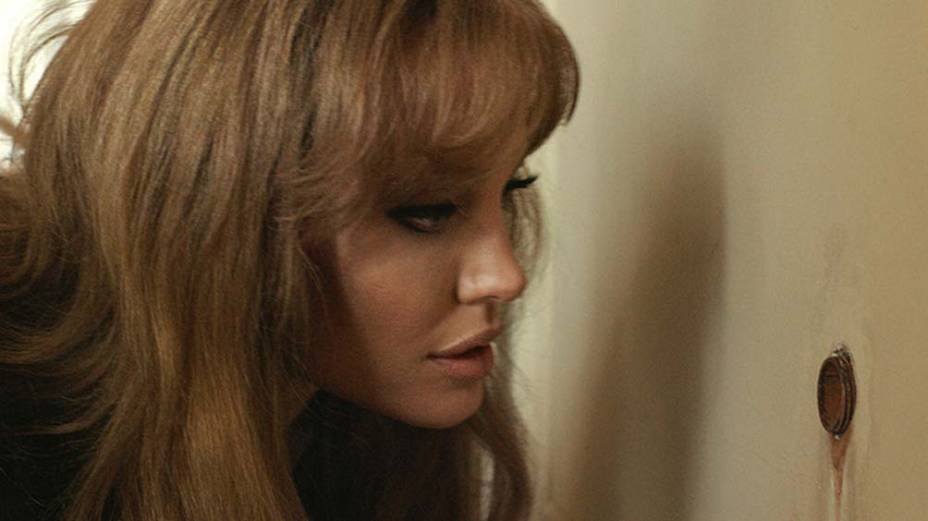 À Beira Mar: Angelina Jolie dirige e protagoniza o drama À Beira Mar: Angelina Jolie dirige e protagoniza o drama