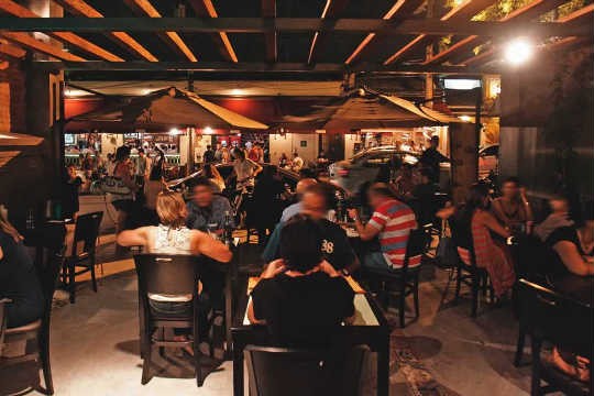 A varanda da entrada: disputada pela clientela A varanda da entrada: disputada pela clientela