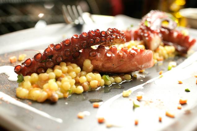 Polvo ao molho de limão-siciliano com fregula Polvo ao molho de limão-siciliano com fregula