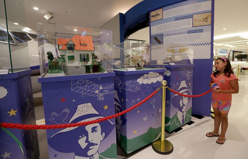No evento acontece uma exposição em homenagem a Santos Dumont No evento acontece uma exposição em homenagem a Santos Dumont