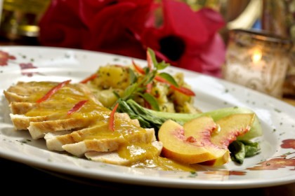 Frango com Chutney de Nectarina, Batatas Spyce e Acelga Chinesa Frango com Chutney de Nectarina, Batatas Spyce e Acelga Chinesa