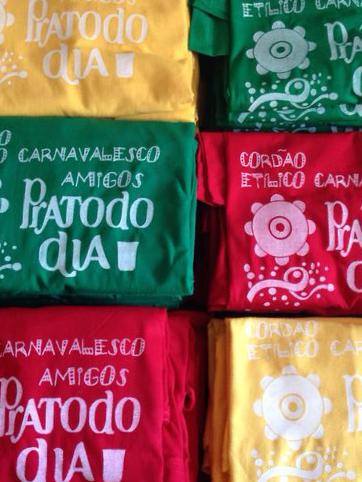 Os organizadores pedem que s foliões se vistam com as cores verde, amarelo e vermelho Os organizadores pedem que s foliões se vistam com as cores verde, amarelo e vermelho