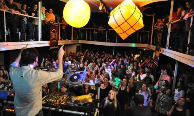 Canções famosas nos anos 80 dominam a trilha sonora Canções famosas nos anos 80 dominam a trilha sonora