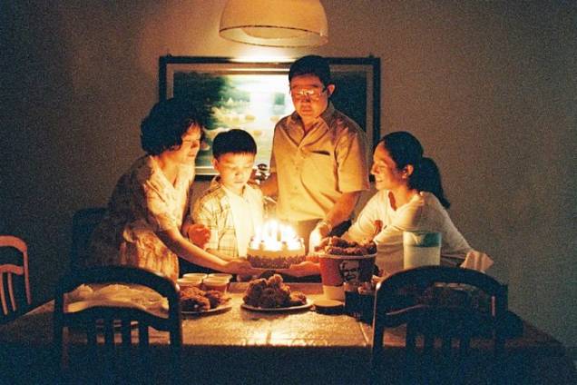 Quando Meus Pais Não Estão em Casa: relação entre a família e empregada Quando Meus Pais Não Estão em Casa: relação entre a família e empregada