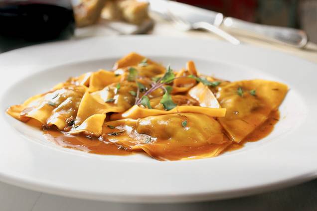 Tortelli de leitão ao molho do próprio assado Tortelli de leitão ao molho do próprio assado