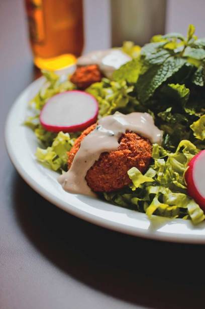 Salada com faláfel Salada com faláfel