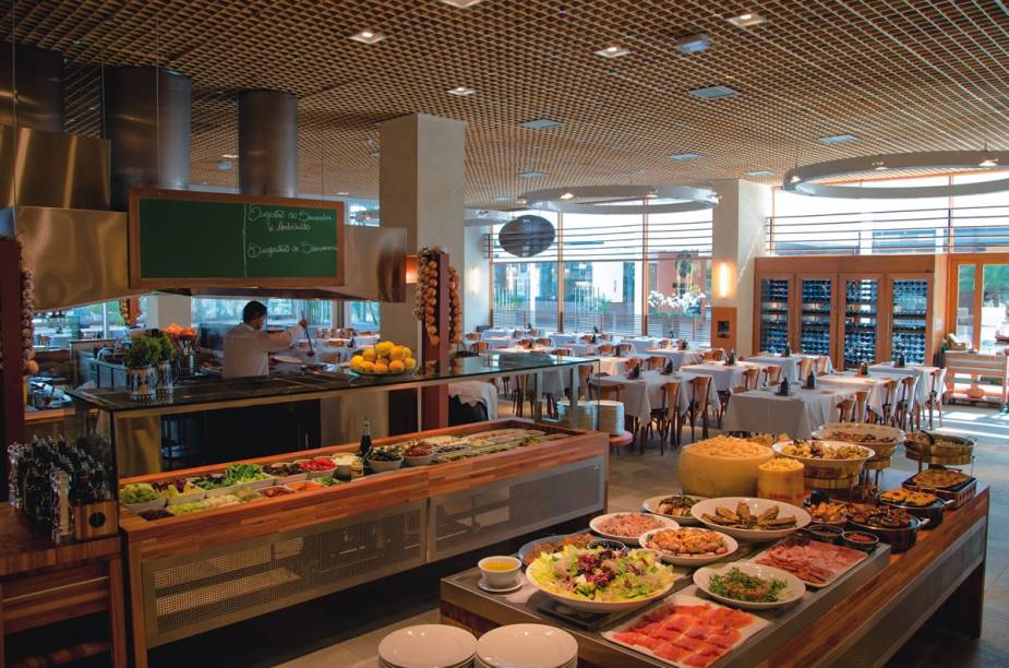 Mesas de antepastos e bufê quente: capricho Mesas de antepastos e bufê quente: capricho