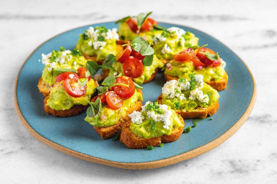 Bruschetta de abacate: servida com tomate ou ricota de búfala, disponível no bufê do Ráscal