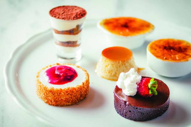 Minidoces: opções, estão torta-musse de chocolate, um leve creme brûlé e tiramisu no copinho Minidoces: opções, estão torta-musse de chocolate, um leve creme brûlé e tiramisu no copinho