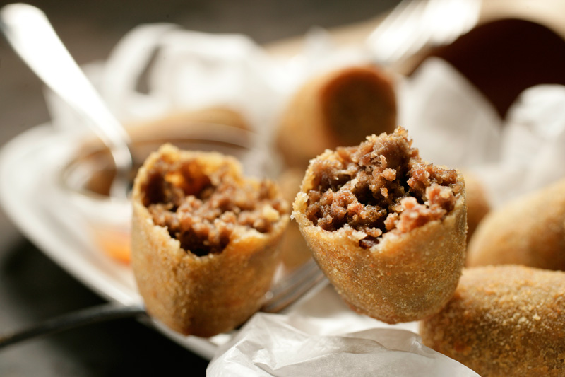 Croquetes de carne, paio e tomilho Croquetes de carne, paio e tomilho