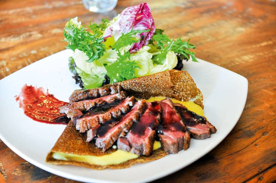 Peito de pato com musseline de mandioquinha e geleia de figo Peito de pato com musseline de mandioquinha e geleia de figo