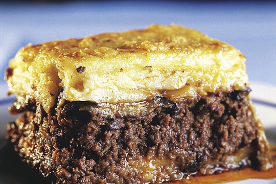 Acrópoles: torta de berinjela com carne moída e massa de batata Acrópoles: torta de berinjela com carne moída e massa de batata
