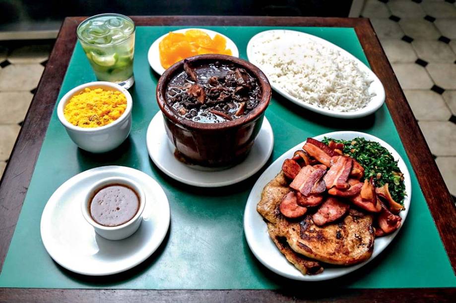 Feijoada no Juarez: o prato, que antes era servido em sistema de bufê, passa a vir somente na cumbuca Feijoada no Juarez: o prato, que antes era servido em sistema de bufê, passa a vir somente na cumbuca