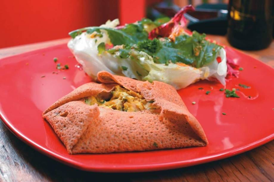 Galette de frango ao açafrão: opção do menu para o almoço Galette de frango ao açafrão: opção do menu para o almoço