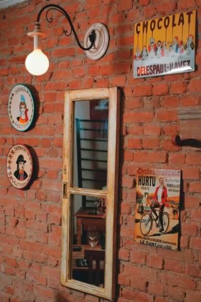 Velha janela: agora um espelho Velha janela: agora um espelho