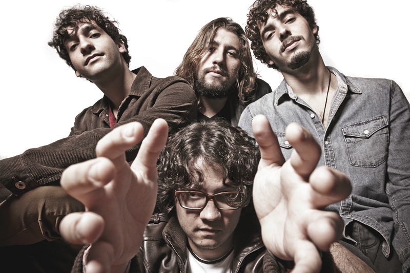 Selvagens à Procura de Lei, a banda tem as vozes marcantes de Gabriel Aragão e Rafael Martins Selvagens à Procura de Lei, a banda tem as vozes marcantes de Gabriel Aragão e Rafael Martins